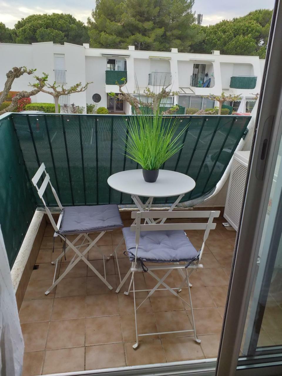 Studio De 25M2 Tout Equipe A 250M Du Bord De Mer La Grande Motte Bagian luar foto